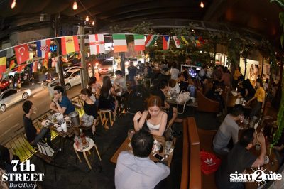 Friday Night at 7th Street Bar & Bistro, Thonglor Soi 10 — photo 106