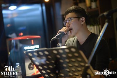 Friday Night at 7th Street Bar & Bistro, Thonglor Soi 10 — photo 108