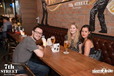 Friday Night at 7th Street Bar & Bistro, Thonglor Soi 10 — photo 118