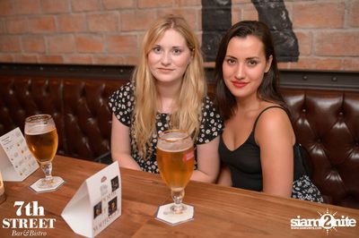 Friday Night at 7th Street Bar & Bistro, Thonglor Soi 10 — photo 119