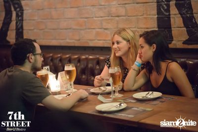 Friday Night at 7th Street Bar & Bistro, Thonglor Soi 10 — photo 121