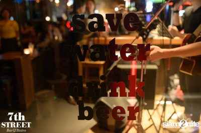 Friday Night at 7th Street Bar & Bistro, Thonglor Soi 10 — photo 127