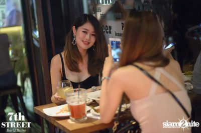 Friday Night at 7th Street Bar & Bistro, Thonglor Soi 10 — photo 128