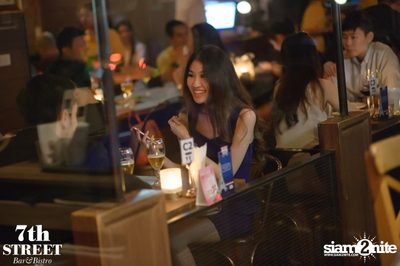 Friday Night at 7th Street Bar & Bistro, Thonglor Soi 10 — photo 130