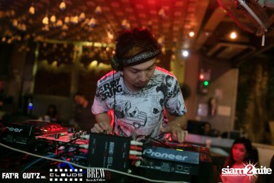 Seenspace Invasion ที่ร้าน Clouds, Fat'R Gut'z และ BREW Beers & Ciders — photo 7