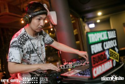 Seenspace Invasion ที่ร้าน Clouds, Fat'R Gut'z และ BREW Beers & Ciders — photo 8