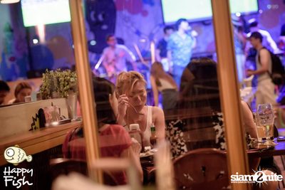 คืนวันศุกร์ ที่ร้าน แฮปปี้ ฟิช, เอเชีย ทีค เดอะ ริเวอร์ฟร้อนท์ — photo 9