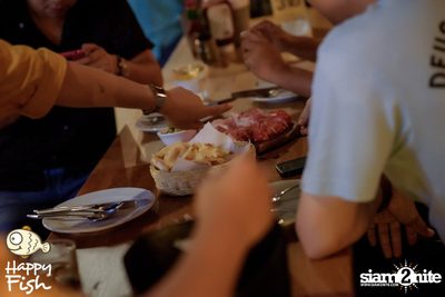 คืนวันศุกร์ ที่ร้าน แฮปปี้ ฟิช, เอเชีย ทีค เดอะ ริเวอร์ฟร้อนท์ — photo 26
