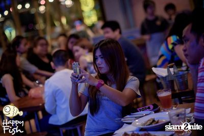 คืนวันศุกร์ ที่ร้าน แฮปปี้ ฟิช, เอเชีย ทีค เดอะ ริเวอร์ฟร้อนท์ — photo 41