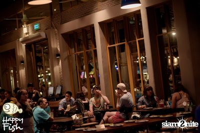 คืนวันศุกร์ ที่ร้าน แฮปปี้ ฟิช, เอเชีย ทีค เดอะ ริเวอร์ฟร้อนท์ — photo 43