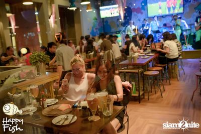 คืนวันศุกร์ ที่ร้าน แฮปปี้ ฟิช, เอเชีย ทีค เดอะ ริเวอร์ฟร้อนท์ — photo 64