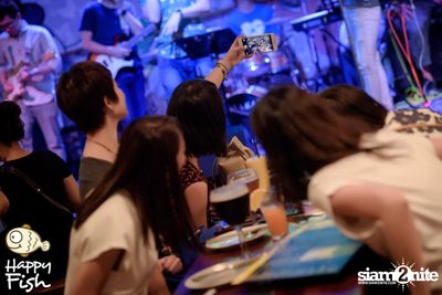 คืนวันศุกร์ ที่ร้าน แฮปปี้ ฟิช, เอเชีย ทีค เดอะ ริเวอร์ฟร้อนท์ — photo 68