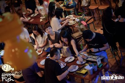 คืนวันศุกร์ ที่ร้าน แฮปปี้ ฟิช, เอเชีย ทีค เดอะ ริเวอร์ฟร้อนท์ — photo 79