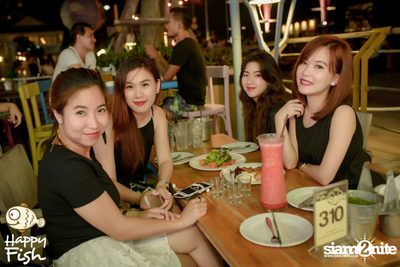 คืนวันศุกร์ ที่ร้าน แฮปปี้ ฟิช, เอเชีย ทีค เดอะ ริเวอร์ฟร้อนท์ — photo 94