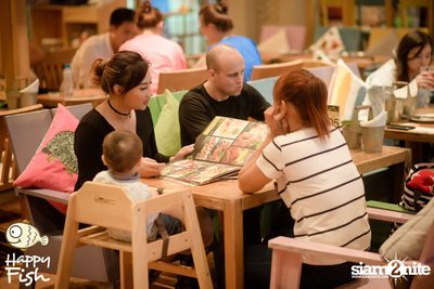 คืนวันศุกร์ ที่ร้าน แฮปปี้ ฟิช, เอเชีย ทีค เดอะ ริเวอร์ฟร้อนท์ — photo 1