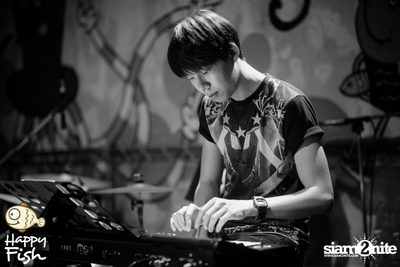คืนวันศุกร์ ที่ร้าน แฮปปี้ ฟิช, เอเชีย ทีค เดอะ ริเวอร์ฟร้อนท์ — photo 25
