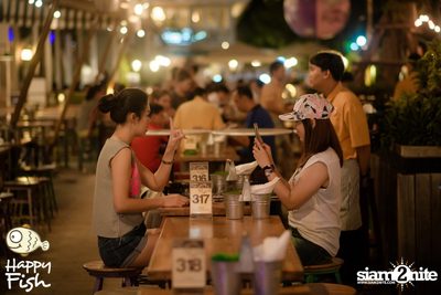 คืนวันศุกร์ ที่ร้าน แฮปปี้ ฟิช, เอเชีย ทีค เดอะ ริเวอร์ฟร้อนท์ — photo 55