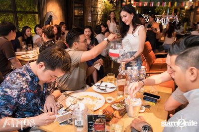 Saturday Night at Atmos, Thonglor Soi 10 — photo 57