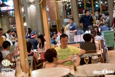 คืนวันศุกร์ ที่ร้าน แฮปปี้ ฟิช, เอเชีย ทีค เดอะ ริเวอร์ฟร้อนท์ — photo 27
