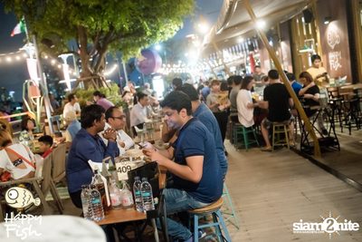 คืนวันศุกร์ ที่ร้าน แฮปปี้ ฟิช, เอเชีย ทีค เดอะ ริเวอร์ฟร้อนท์ — photo 44