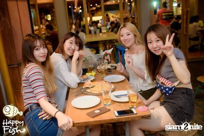คืนวันศุกร์ ที่ร้าน แฮปปี้ ฟิช, เอเชีย ทีค เดอะ ริเวอร์ฟร้อนท์ — photo 46