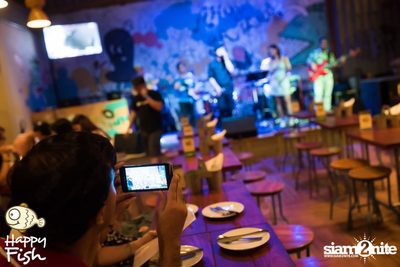 คืนวันศุกร์ ที่ร้าน แฮปปี้ ฟิช, เอเชีย ทีค เดอะ ริเวอร์ฟร้อนท์ — photo 47