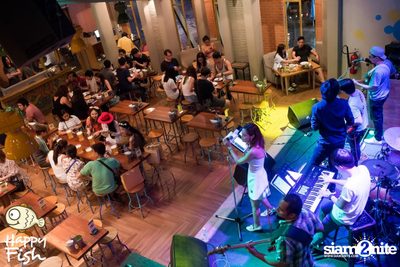คืนวันศุกร์ ที่ร้าน แฮปปี้ ฟิช, เอเชีย ทีค เดอะ ริเวอร์ฟร้อนท์ — photo 57
