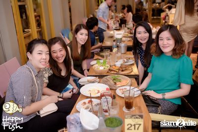 คืนวันศุกร์ ที่ร้าน แฮปปี้ ฟิช, เอเชีย ทีค เดอะ ริเวอร์ฟร้อนท์ — photo 60