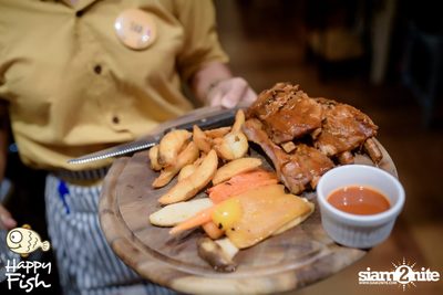 คืนวันศุกร์ ที่ร้าน แฮปปี้ ฟิช, เอเชีย ทีค เดอะ ริเวอร์ฟร้อนท์ — photo 65