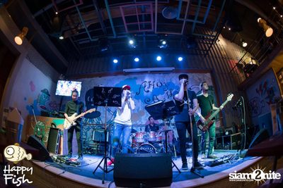 คืนวันศุกร์ ที่ร้าน แฮปปี้ ฟิช, เอเชีย ทีค เดอะ ริเวอร์ฟร้อนท์ — photo 87