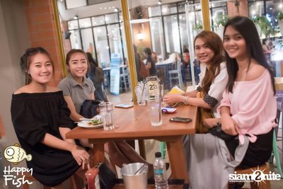 คืนวันศุกร์ ที่ร้าน แฮปปี้ ฟิช, เอเชีย ทีค เดอะ ริเวอร์ฟร้อนท์ — photo 99