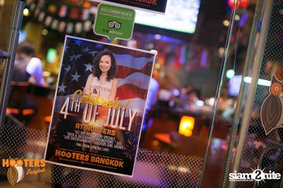 Friday Night at Hooters Bangkok, Sukhumvit Soi 15 — photo 14