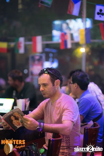 Friday Night at Hooters Bangkok, Sukhumvit Soi 15 — photo 72