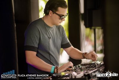 H2o Midsummer Pool Party at Plaza Athenee — photo 20