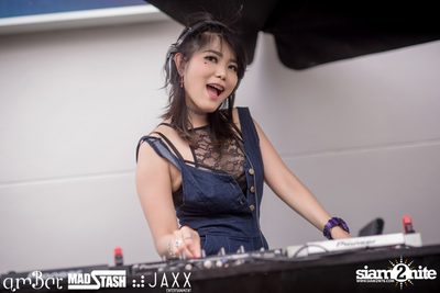 AmWet VS. Hooters (The Battle) Pool Party at AmBar Bangkok — photo 11