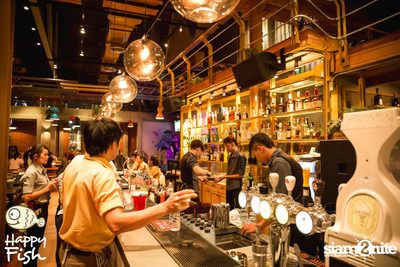 คืนวันศุกร์ ที่ร้าน แฮปปี้ ฟิช, เอเชีย ทีค เดอะ ริเวอร์ฟร้อนท์ — photo 12