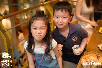 คืนวันศุกร์ ที่ร้าน แฮปปี้ ฟิช, เอเชีย ทีค เดอะ ริเวอร์ฟร้อนท์ — photo 47