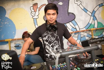 คืนวันศุกร์ ที่ร้าน แฮปปี้ ฟิช, เอเชีย ทีค เดอะ ริเวอร์ฟร้อนท์ — photo 60