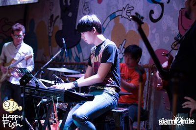 คืนวันศุกร์ ที่ร้าน แฮปปี้ ฟิช, เอเชีย ทีค เดอะ ริเวอร์ฟร้อนท์ — photo 20