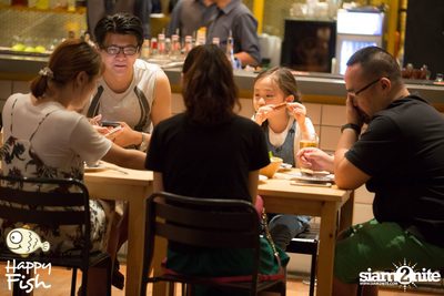 คืนวันศุกร์ ที่ร้าน แฮปปี้ ฟิช, เอเชีย ทีค เดอะ ริเวอร์ฟร้อนท์ — photo 33