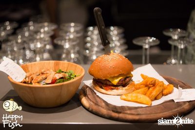 คืนวันศุกร์ ที่ร้าน แฮปปี้ ฟิช, เอเชีย ทีค เดอะ ริเวอร์ฟร้อนท์ — photo 58