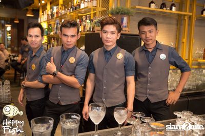 คืนวันศุกร์ ที่ร้าน แฮปปี้ ฟิช, เอเชีย ทีค เดอะ ริเวอร์ฟร้อนท์ — photo 102