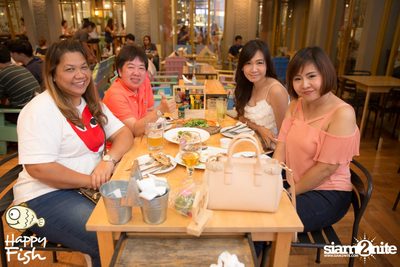 คืนวันศุกร์ ที่ร้าน แฮปปี้ ฟิช, เอเชีย ทีค เดอะ ริเวอร์ฟร้อนท์ — photo 103