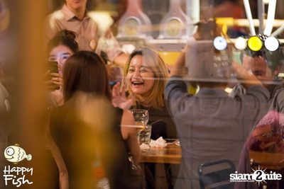 คืนวันศุกร์ ที่ร้าน แฮปปี้ ฟิช, เอเชีย ทีค เดอะ ริเวอร์ฟร้อนท์ — photo 121