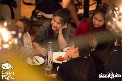 คืนวันศุกร์ ที่ร้าน แฮปปี้ ฟิช, เอเชีย ทีค เดอะ ริเวอร์ฟร้อนท์ — photo 153