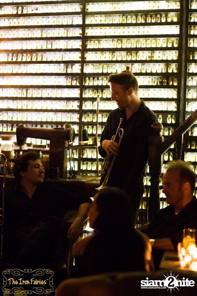B2F - Big To The Future Swing Band ที่ร้าน ดิ ไอรอน แฟรี่ — photo 29