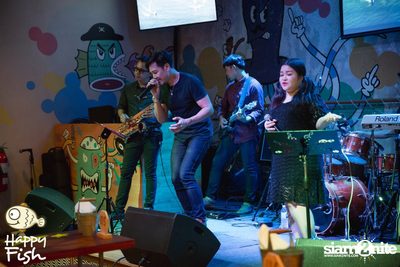 คืนวันศุกร์ ที่ร้าน แฮปปี้ ฟิช, เอเชีย ทีค เดอะ ริเวอร์ฟร้อนท์ — photo 31