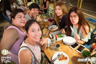 คืนวันศุกร์ ที่ร้าน แฮปปี้ ฟิช, เอเชีย ทีค เดอะ ริเวอร์ฟร้อนท์ — photo 62