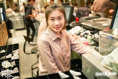 คืนวันศุกร์ ที่ร้าน แฮปปี้ ฟิช, เอเชีย ทีค เดอะ ริเวอร์ฟร้อนท์ — photo 79