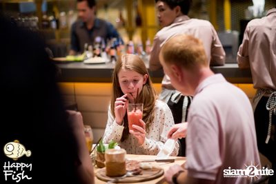 คืนวันศุกร์ ที่ร้าน แฮปปี้ ฟิช, เอเชีย ทีค เดอะ ริเวอร์ฟร้อนท์ — photo 4